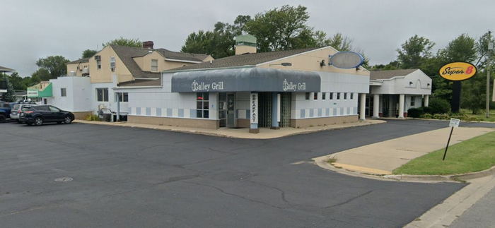 Bella-Villa Motel and Restaurant (Bella Villa Motel, Super 8 by Wyndham, Park Inn) - Now Super 8 (newer photo)